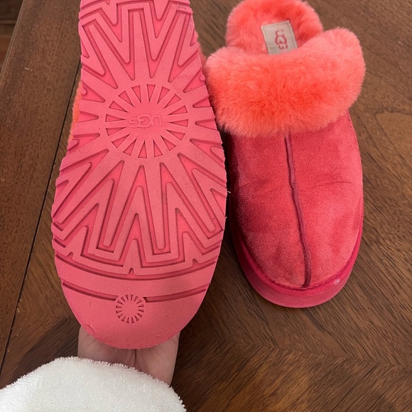 Ugg house slippers. Worn less than 5 times. - Picture 2 of 2